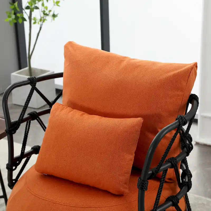 Fauteuil d'appoint rembourré avec piétement en métal